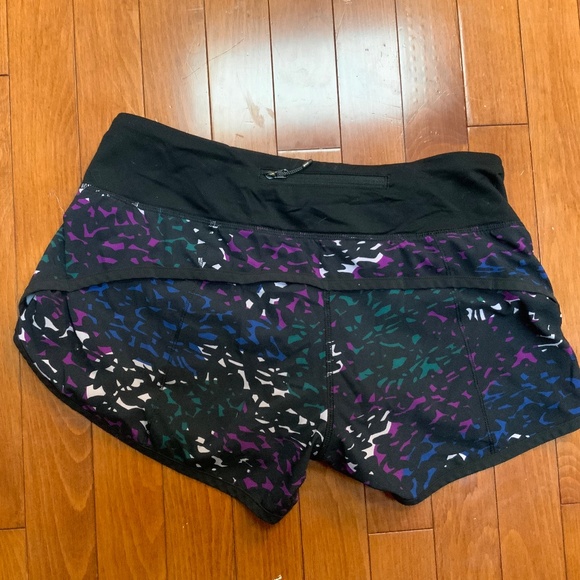 Lululemon size 4 short lot - Picture 7 of 7